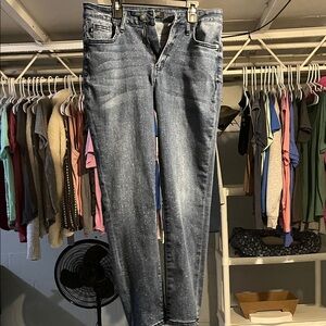 LIKE NEW EUC Judy Blue Distressed Skinny Jeans Relaxed Fit 9/29 Style JB88226.